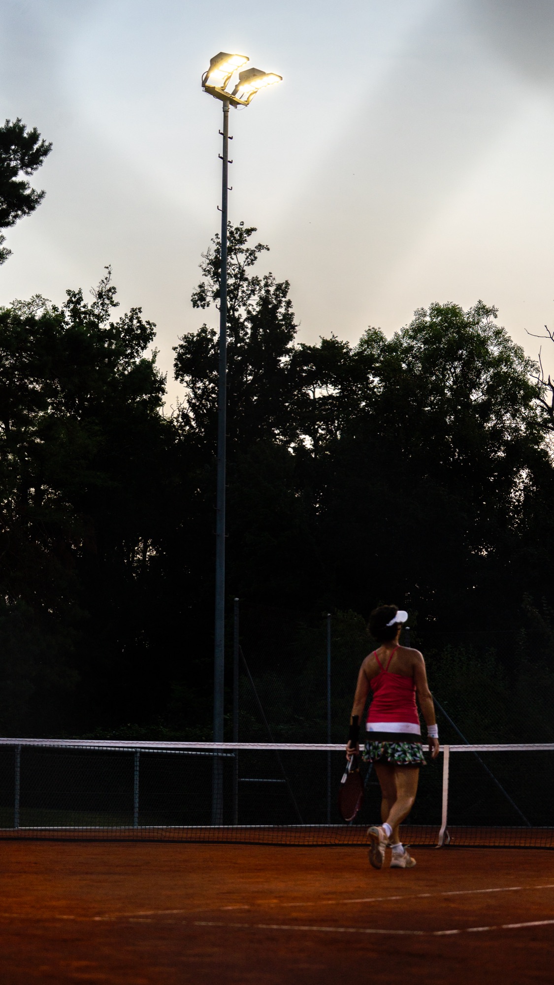 Sommerabend im Clubhaus mit Zeltdach